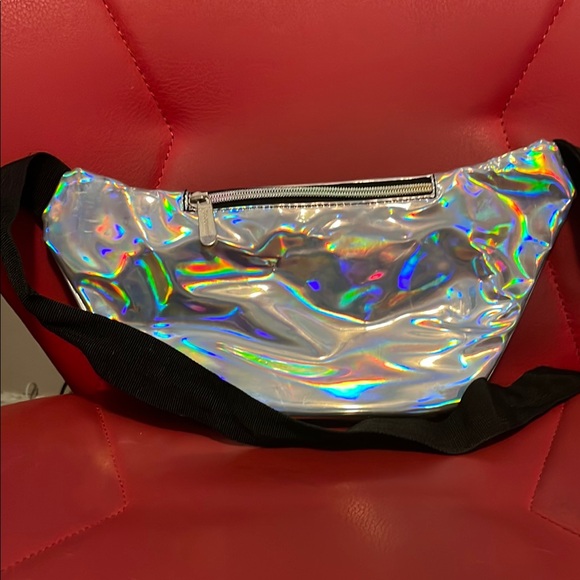 Holographic Silver Fanny Pack - Picture 5 of 6